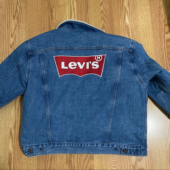 Levi’s Sherpa Jacket w/ logo - Picture 2 of 6